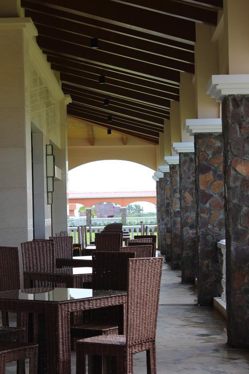 Golden Peacock Resort Hotel Beira Extérieur photo