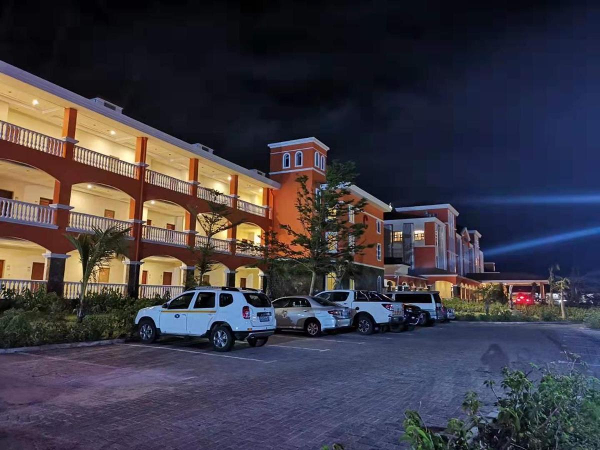 Golden Peacock Resort Hotel Beira Extérieur photo